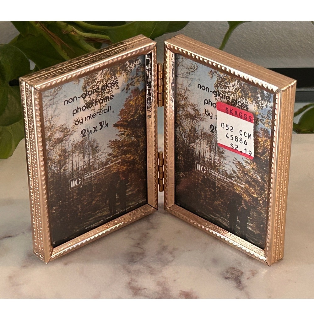 Vintage Intercraft Gold Tone Folding Double Photo Frame 2.25 x 3.25 Non-Glare